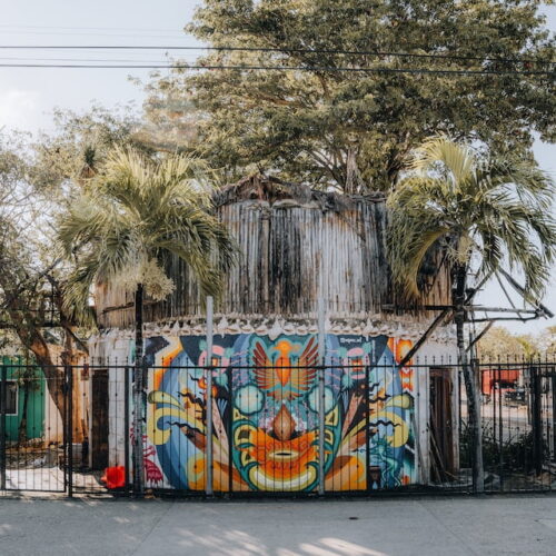 Caminar en el Pueblo Explorar Tulum