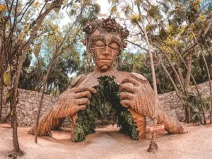 Read more about the article Ven a la Luz sculpture