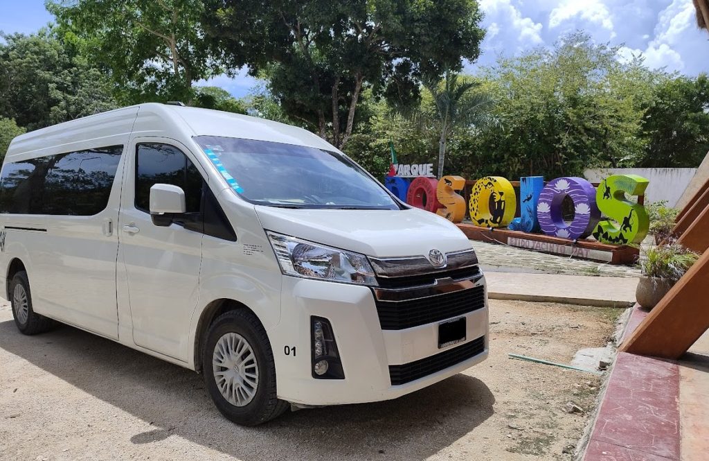 parque dos ojos tulum private tour y transport