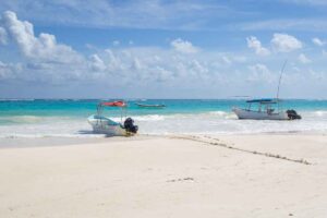 Read more about the article Beach Access Hotels and beach clubs with no cover and no minimum consumption